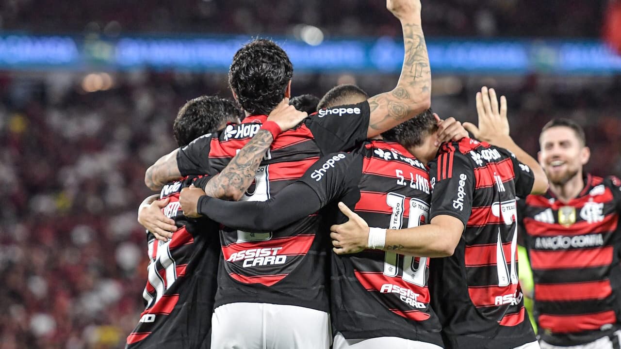 Flamengo impõe goleada ao Vitória e ultrapassa marcas históricas do Brasileirão