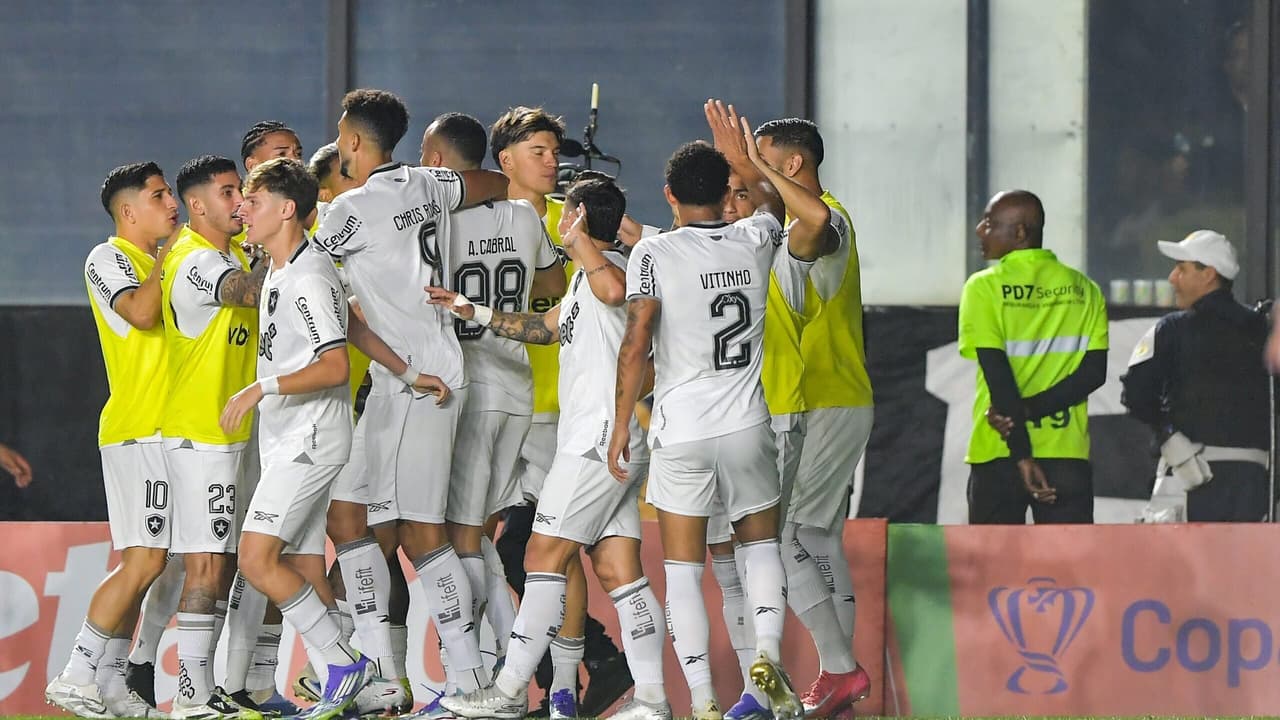 Jogador do Botafogo vira destaque em jornal internacional: 'Susto no Brasil'