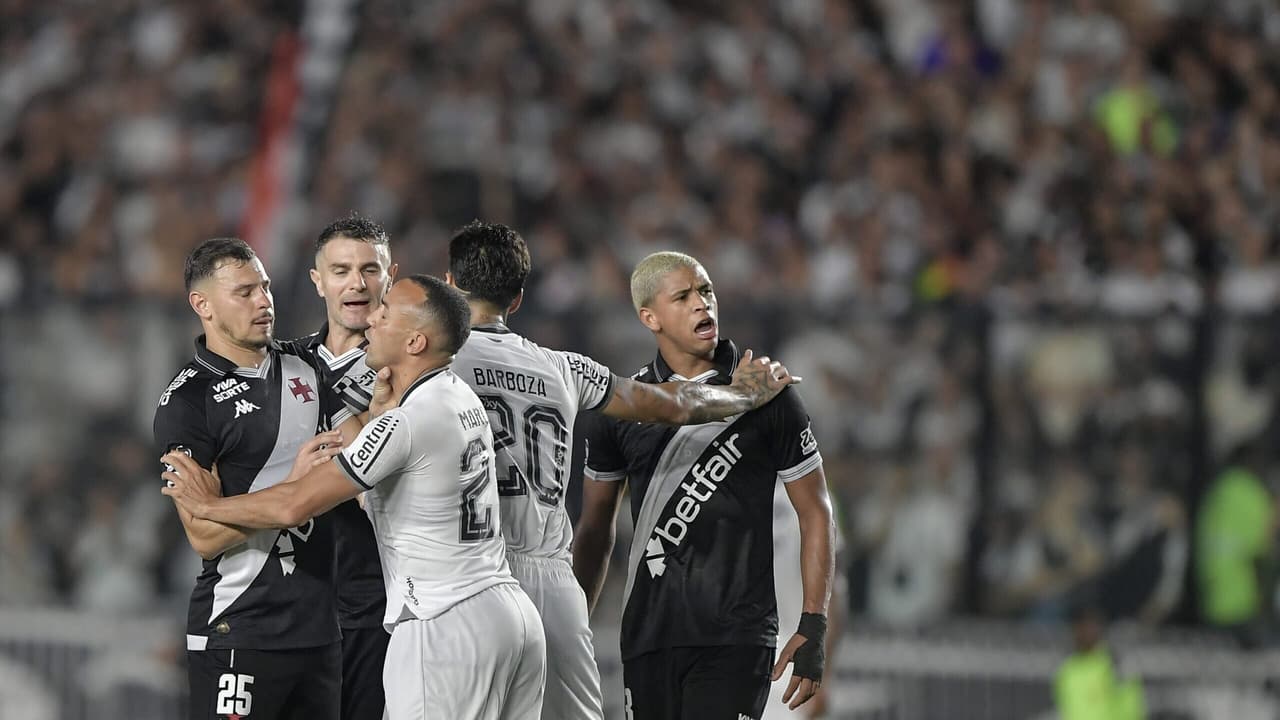 Daronco registra arremesso de copo e objeto em Vasco x Botafogo