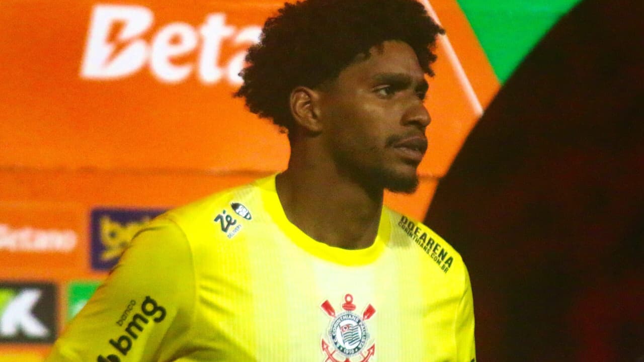 Hugo Souza comenta sobre agressão a torcedor do Athletico e lamenta incidente