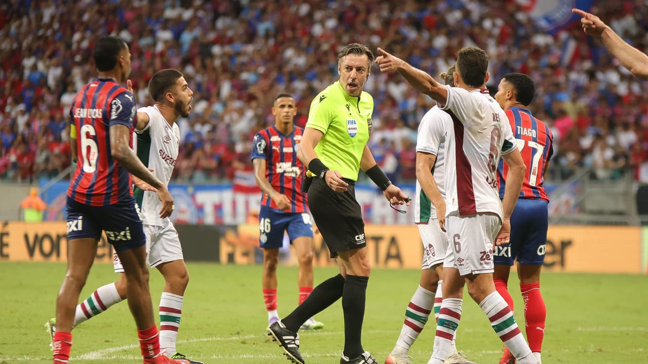 Veja análise do VAR em lances polêmicos de Bahia x Fluminense