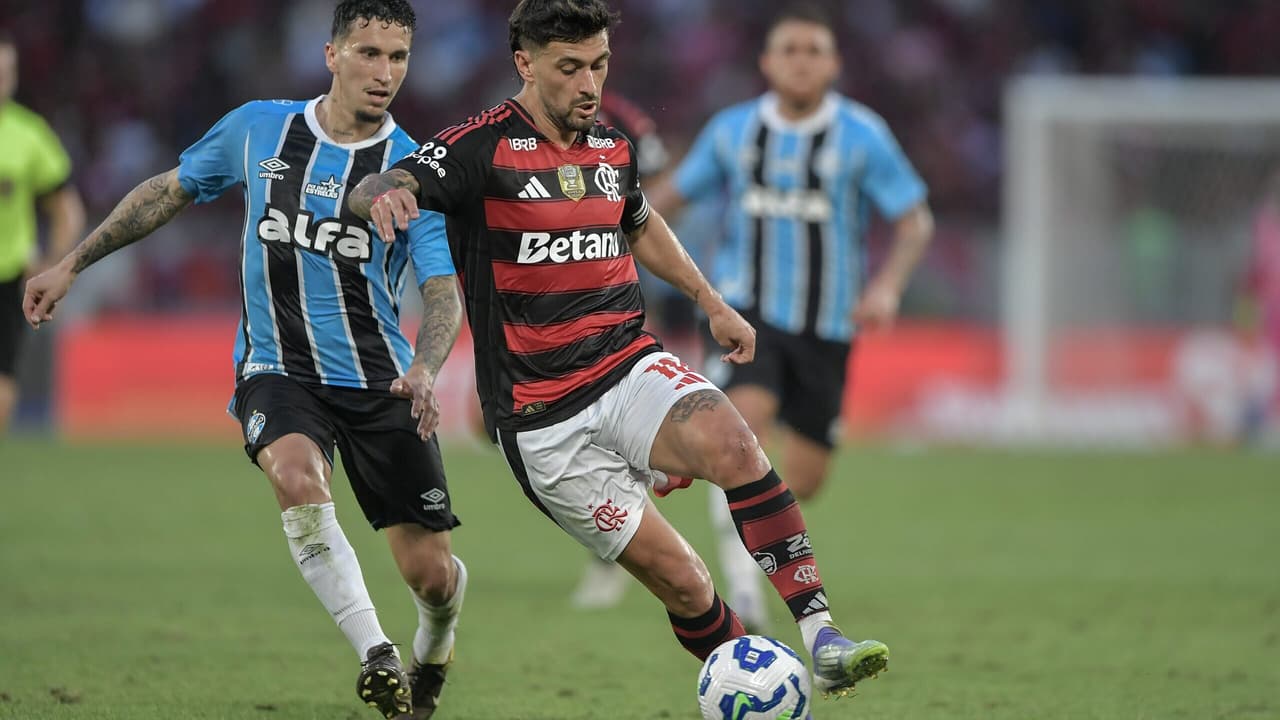 Divisão entre torcedores do Flamengo sobre erros de arbitragem gera questionamentos