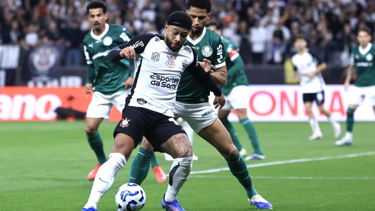 Memphis e Gustavo Gómez provocam confusão em clássico entre Corinthians e Palmeiras