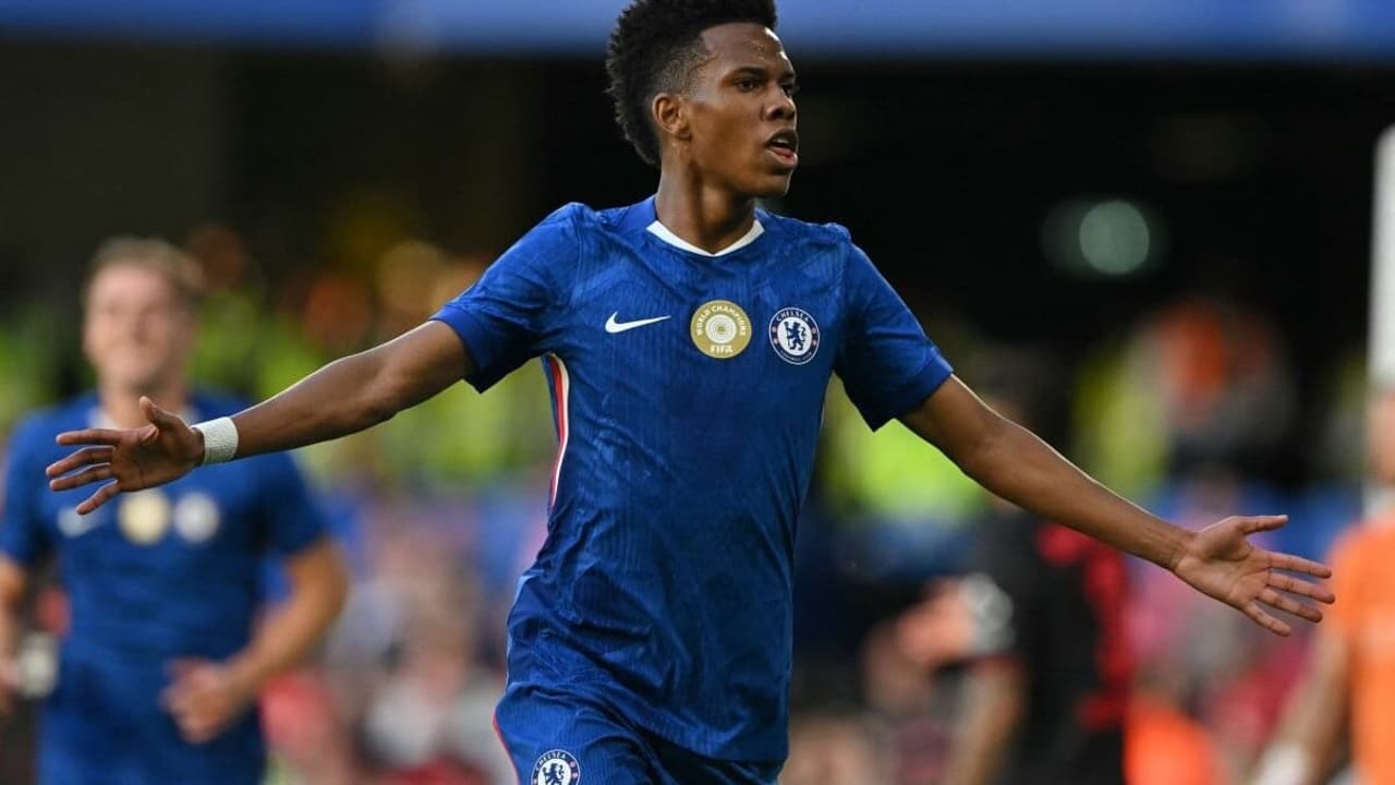 Estêvão titular do Chelsea marca gol em amistoso contra o Bayer Leverkusen
