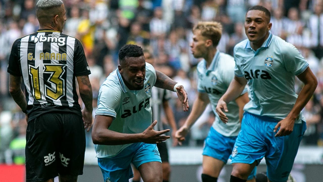 Melhores momentos: Em jogo com quatro expulsos, Grêmio bate o Atlético-MG em Minas