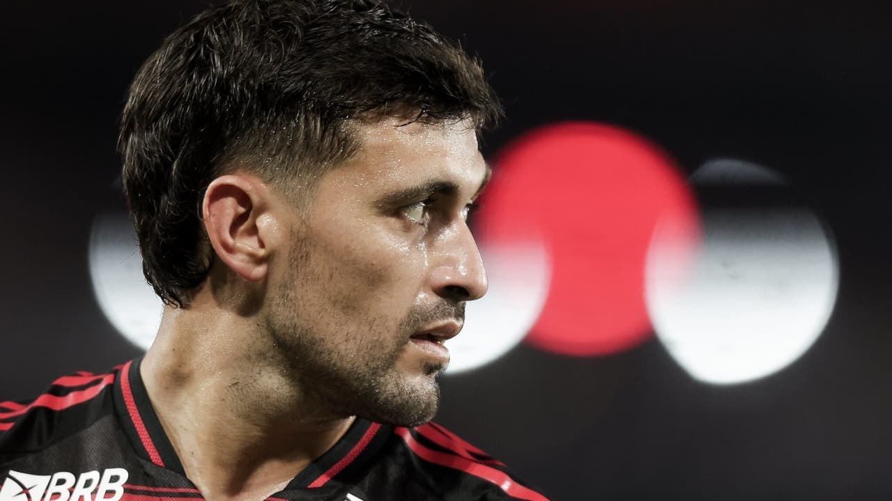 Arrascaeta, do Flamengo, estabelece novo recorde de assistências no Brasileirão