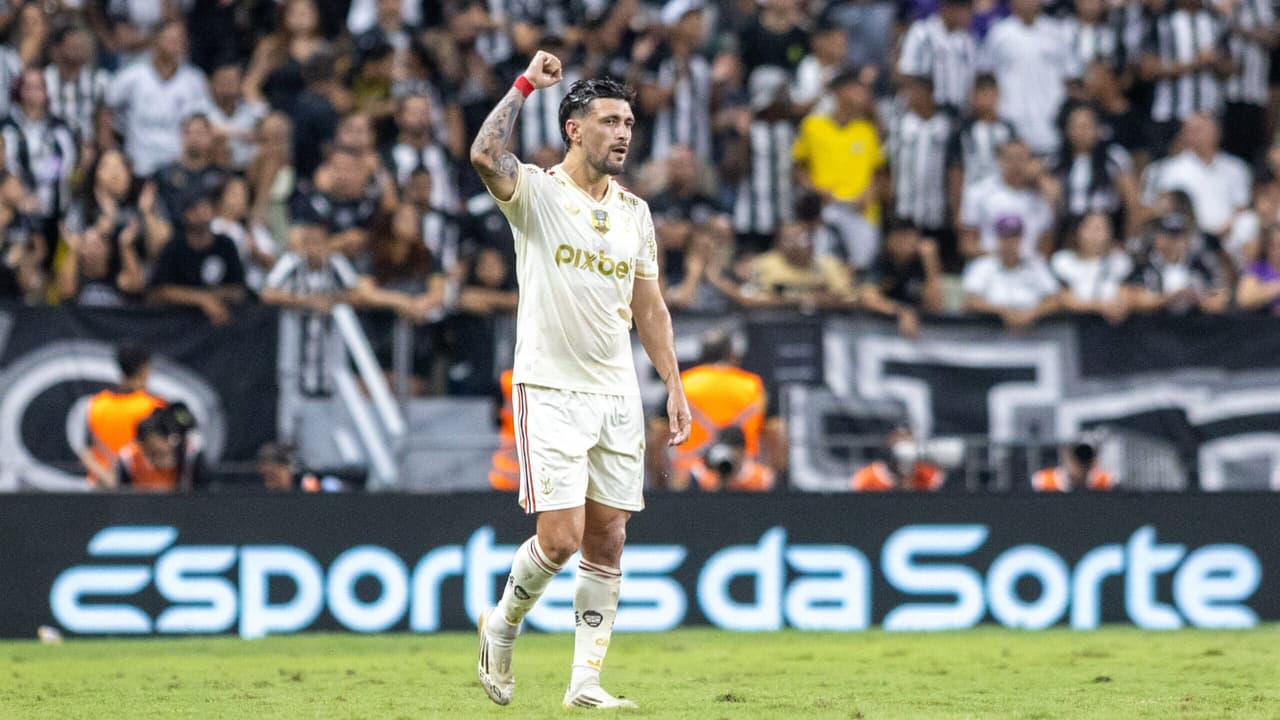 Torcedores apontam dependência de Arrascaeta no Flamengo: Equipe sofre sem ele