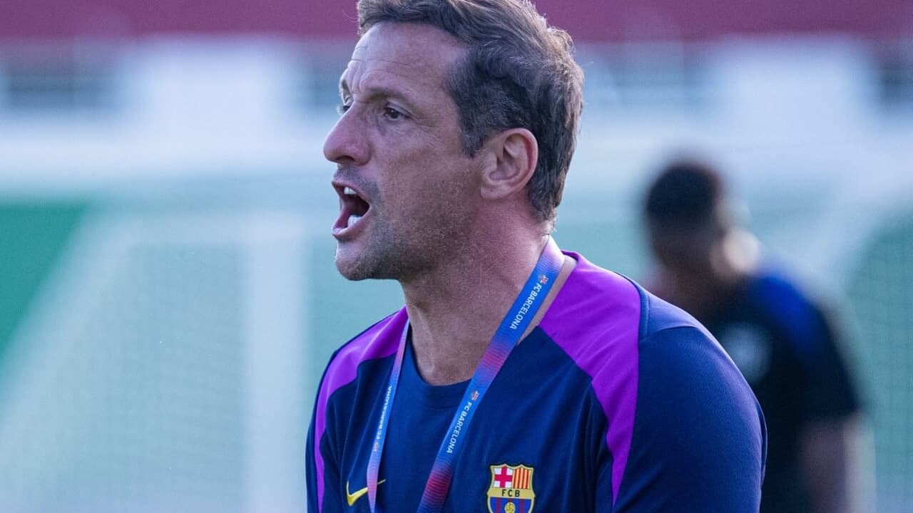 Treinador do Barcelona sub-20 se rende à torcida do Flamengo: 'Impressionante'