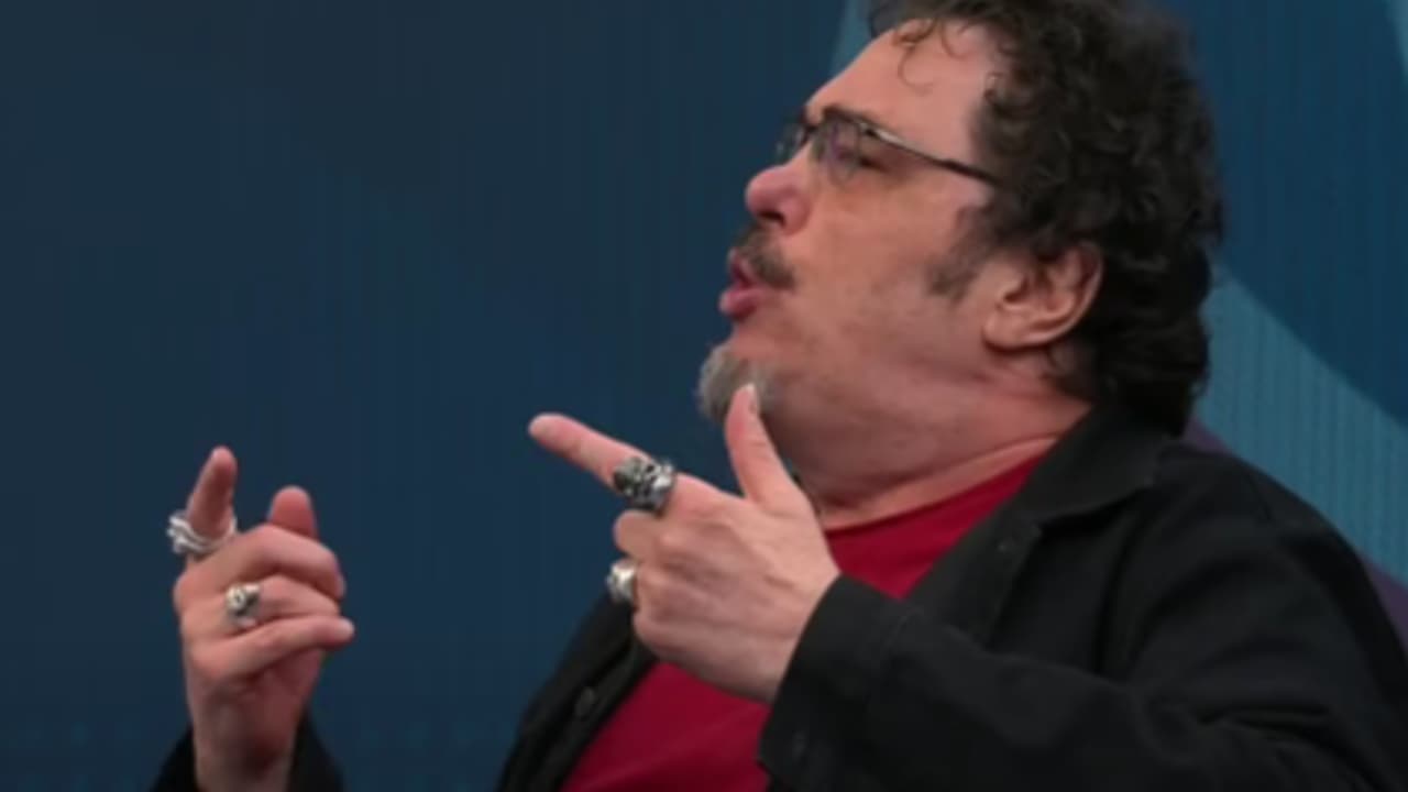 Casagrande destaca craque e determina vencedor de Atlético-MG x Flamengo.