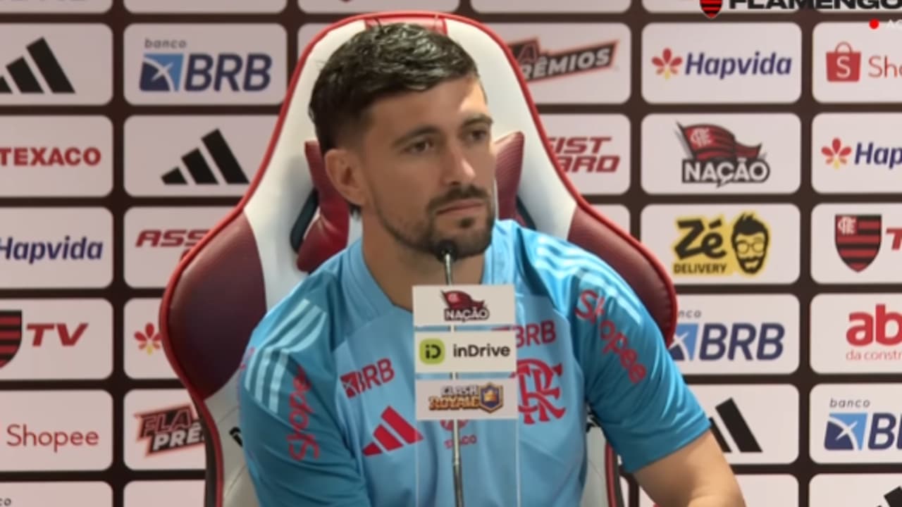 Arrascaeta revela como elenco do Flamengo lida com polêmicas no futebol