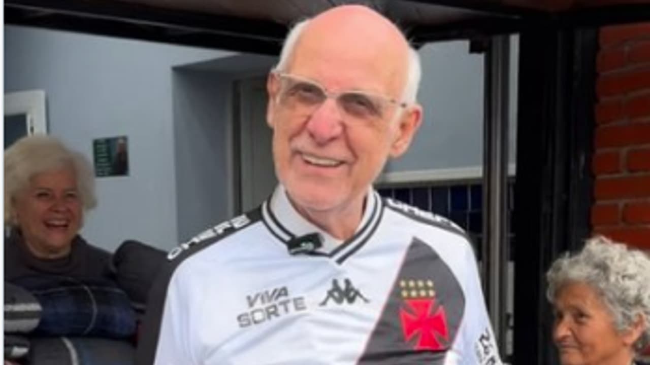 Reação de padre Julio Lancellotti com goleada do Vasco viraliza: 'Não cansa'