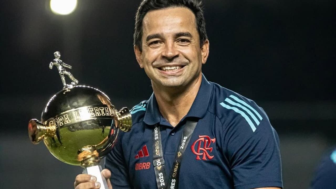 Cleber dos Santos, ex-técnico do sub-20, antecipa duelo do Fla contra o Barcelona
