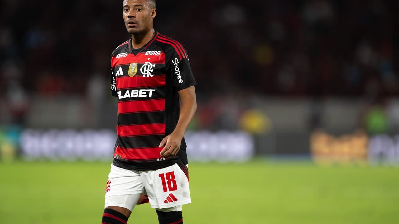 De La Cruz treina com grupo e fica à disposição para Flamengo x Internacional