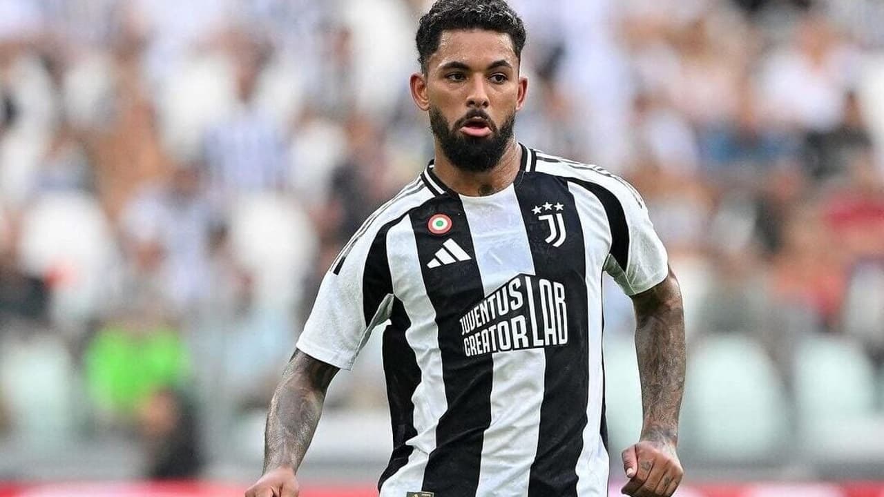 Douglas Luiz se aproxima de acerto com clube da Premier League