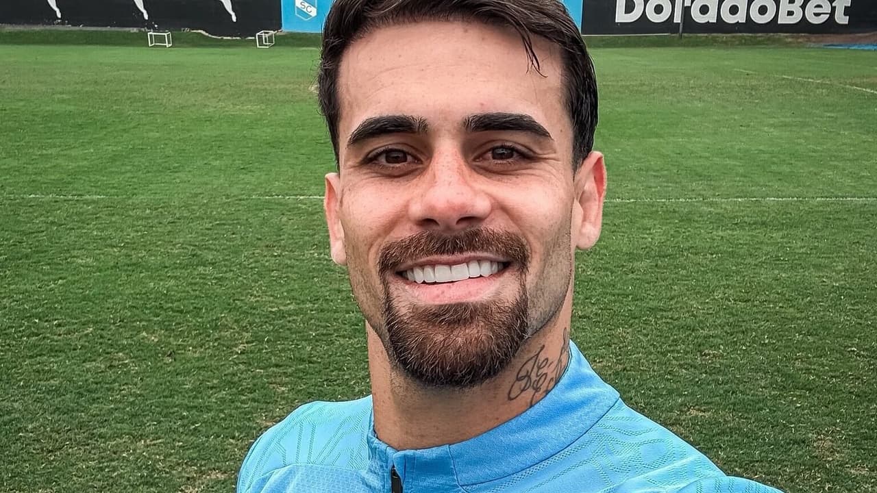 Ex-atacante do Flamengo reforça equipe da Libertadores 2025.