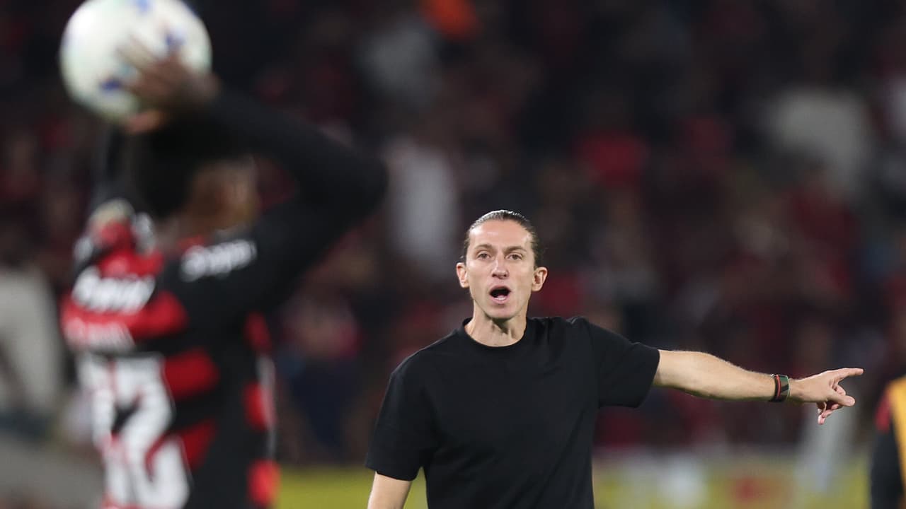Filipe Luís revela time do Flamengo para duelo contra o Vitória