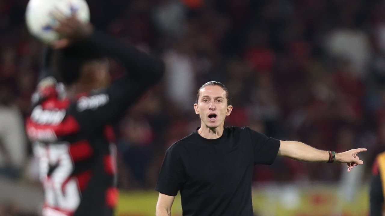 Filipe Luís anuncia alterações na escalação do Flamengo para duelo contra o Grêmio