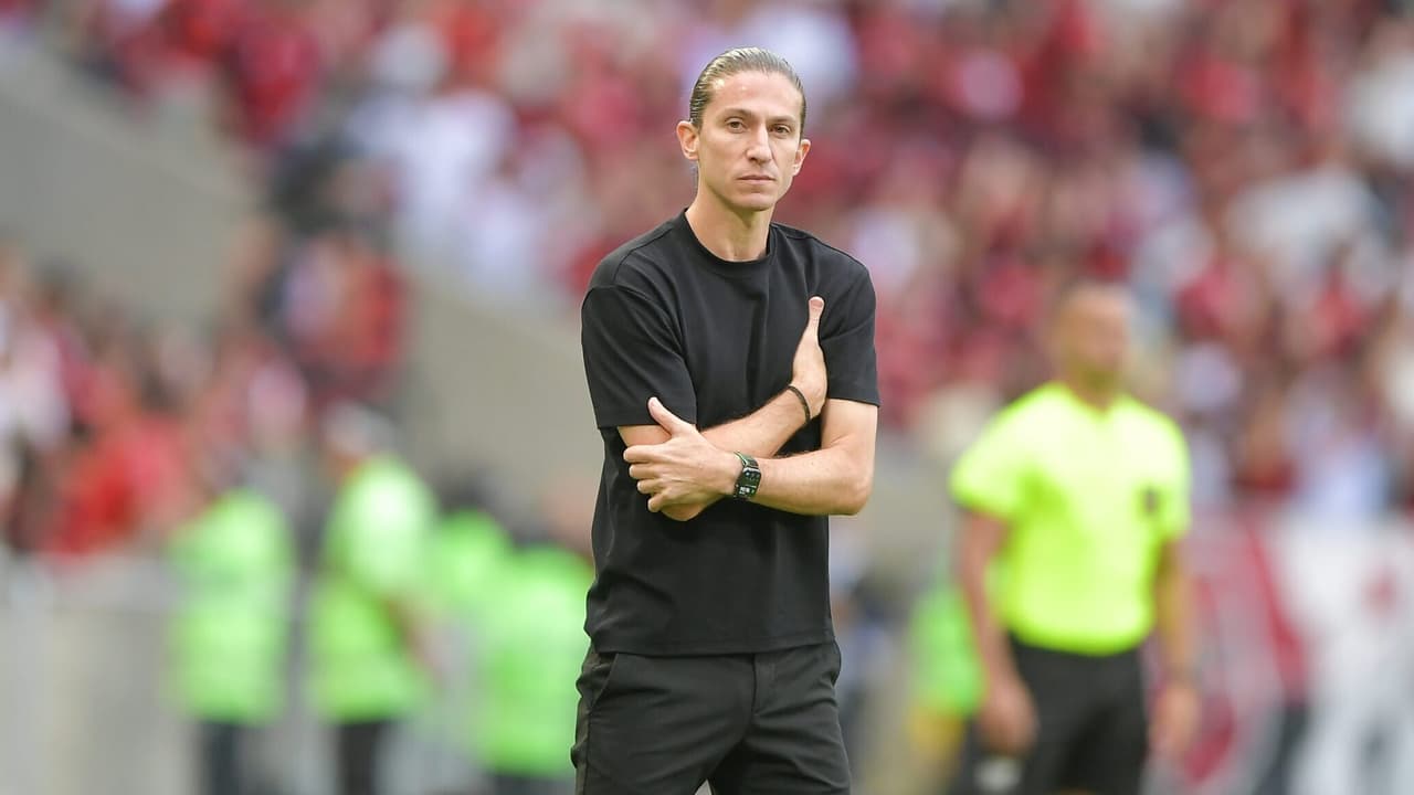Filipe Luís comenta pedido de saída de De la Cruz e substituições contra Grêmio