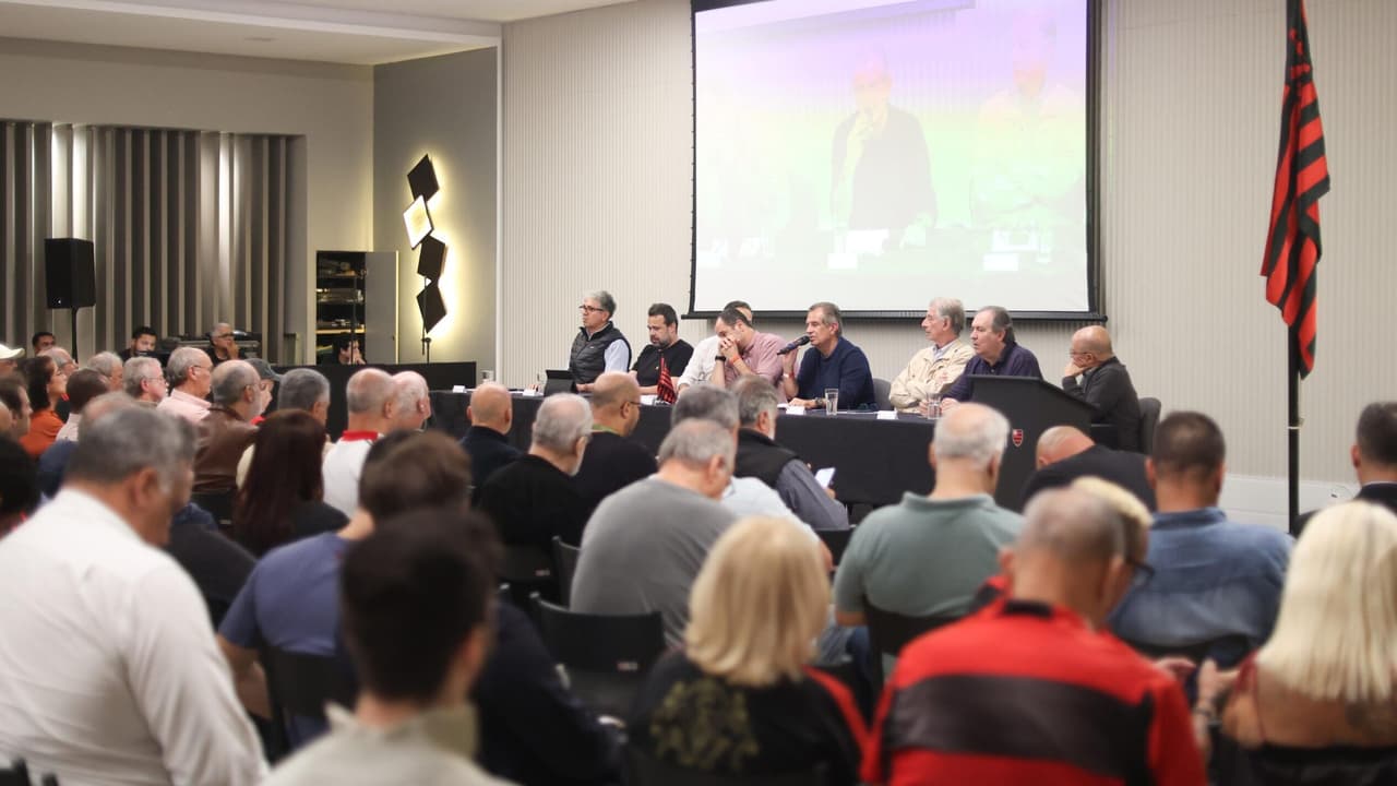 Flamengo aprova cláusulas de combate ao racismo em estatuto do clube.