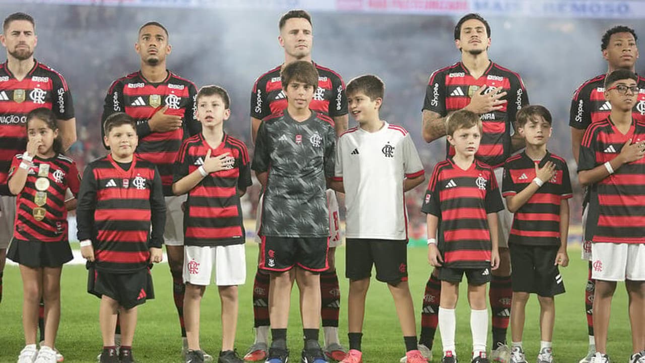 Torcedores do Flamengo exaltam titular como o melhor do século nas redes sociais