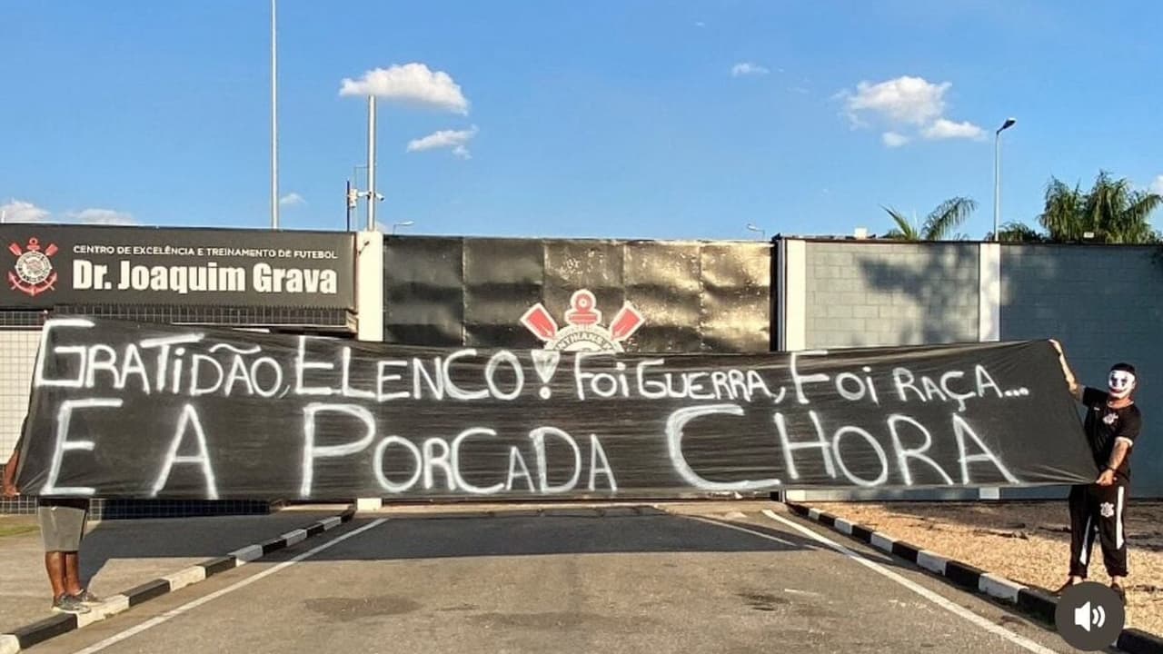 Provocação de torcedor e agradecimento ao elenco: contrastes no futebol paulista.