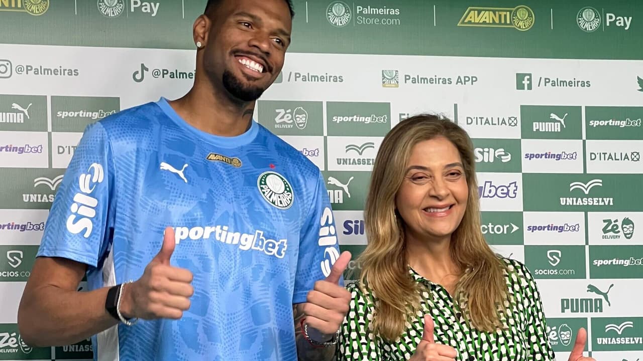 Carlos Miguel comenta concorrência no Palmeiras e rasga elogios a Weverton