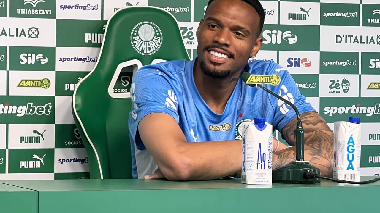 Carlos Miguel explica 'zoação' com música e fala de seus primeiros dias no Palmeiras