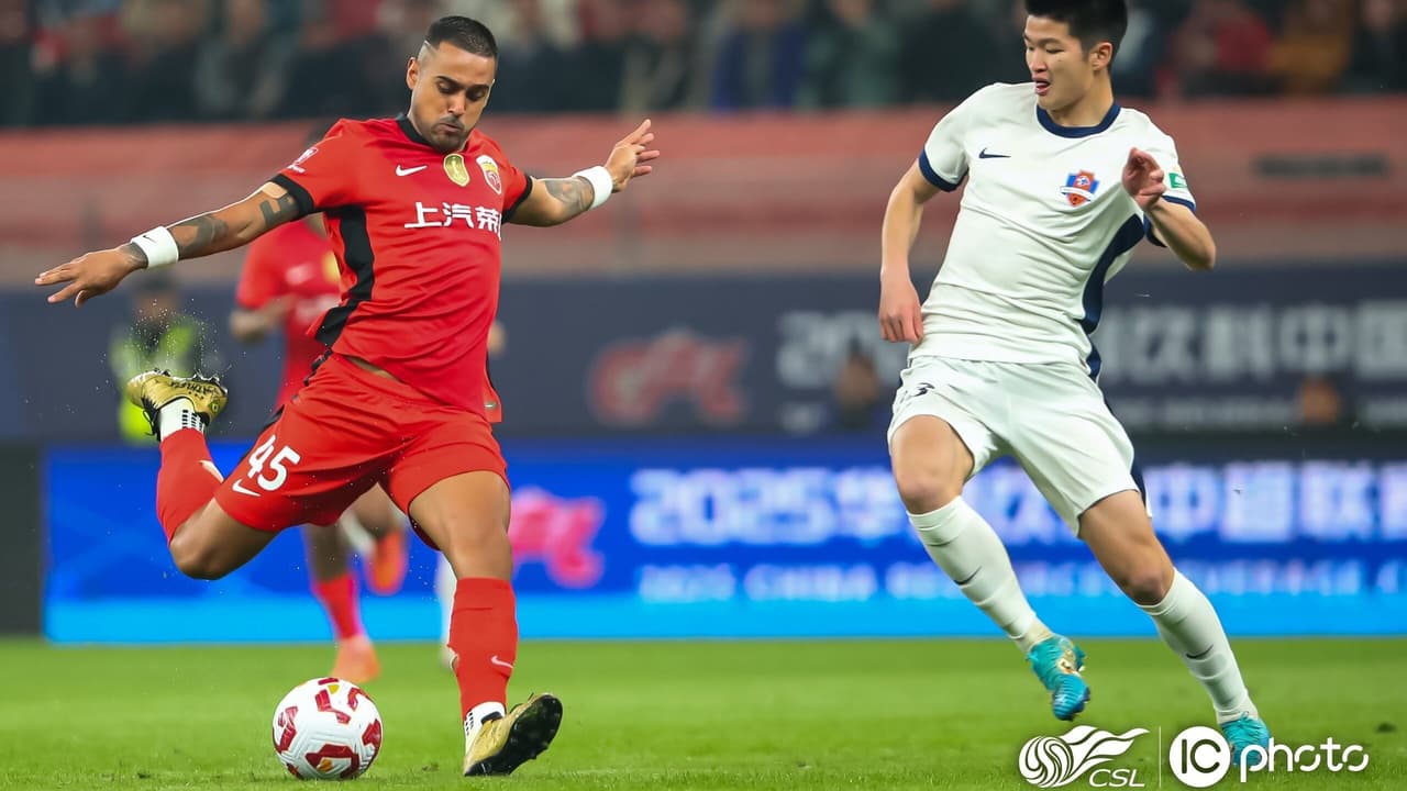 Ex-corinthians supera Talisca, Goulart e Oscar em gols na Ásia.