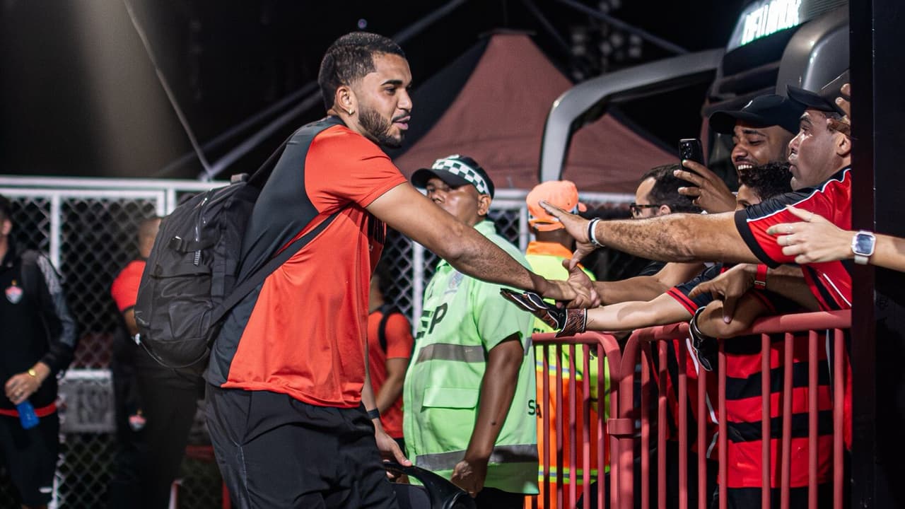 Escalação do Vitória com Mudanças no Meio e Ataque contra o Palmeiras
