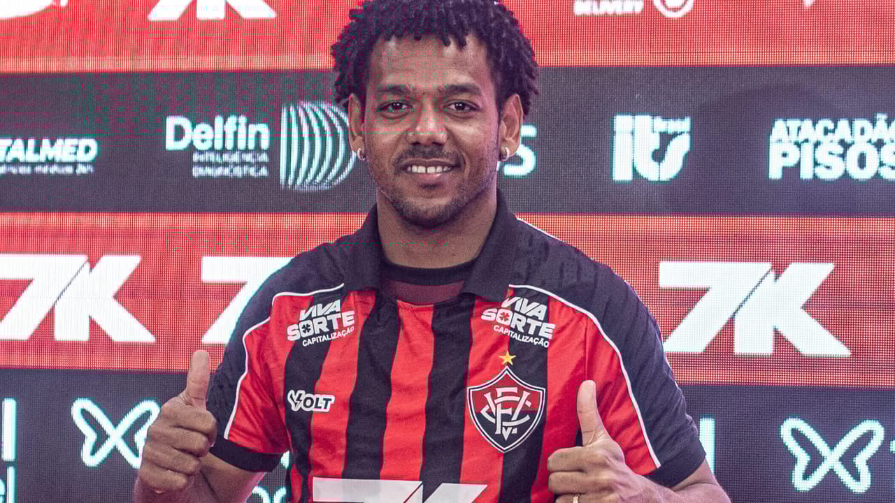 Romarinho distorce verdade sobre transferência para o Corinthians: 