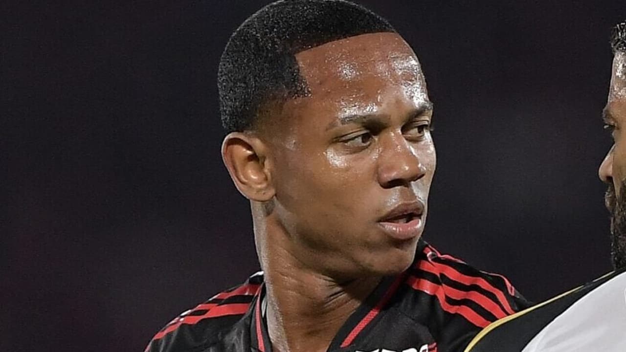 Atitude de Wallace Yan se destaca em Atlético x Flamengo: postura desafiadora.