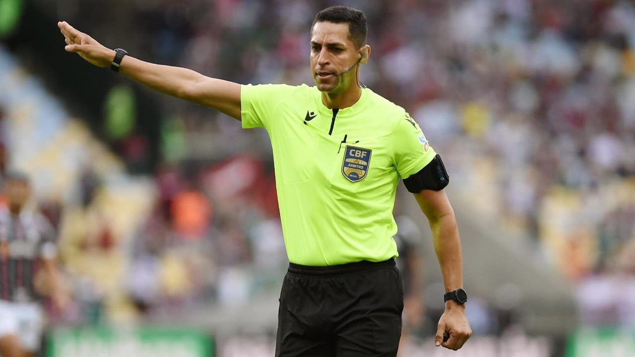 Arbitragem em Vasco x Corinthians gera polêmica e discussões acaloradas entre torcedores