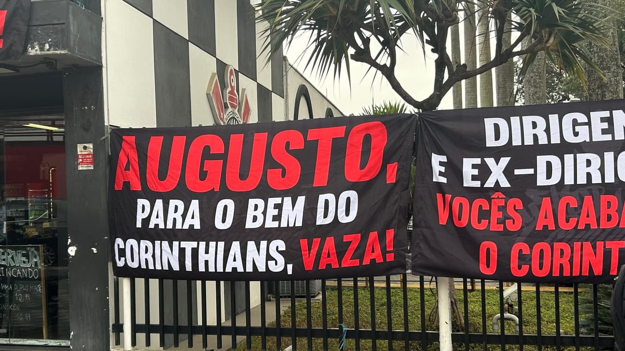 Torcedores debatem antes de votação de impeachment no Corinthians