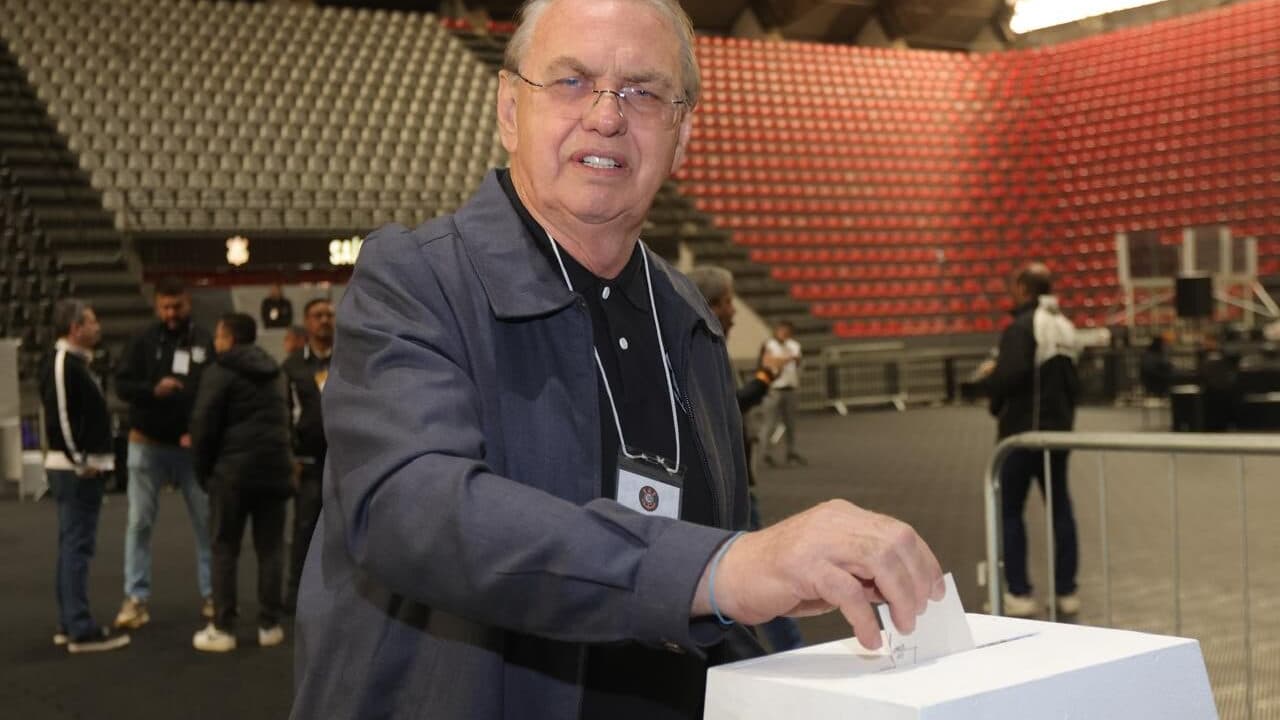 Osmar Stábile é reeleito presidente do Corinthians em vitória nas eleições