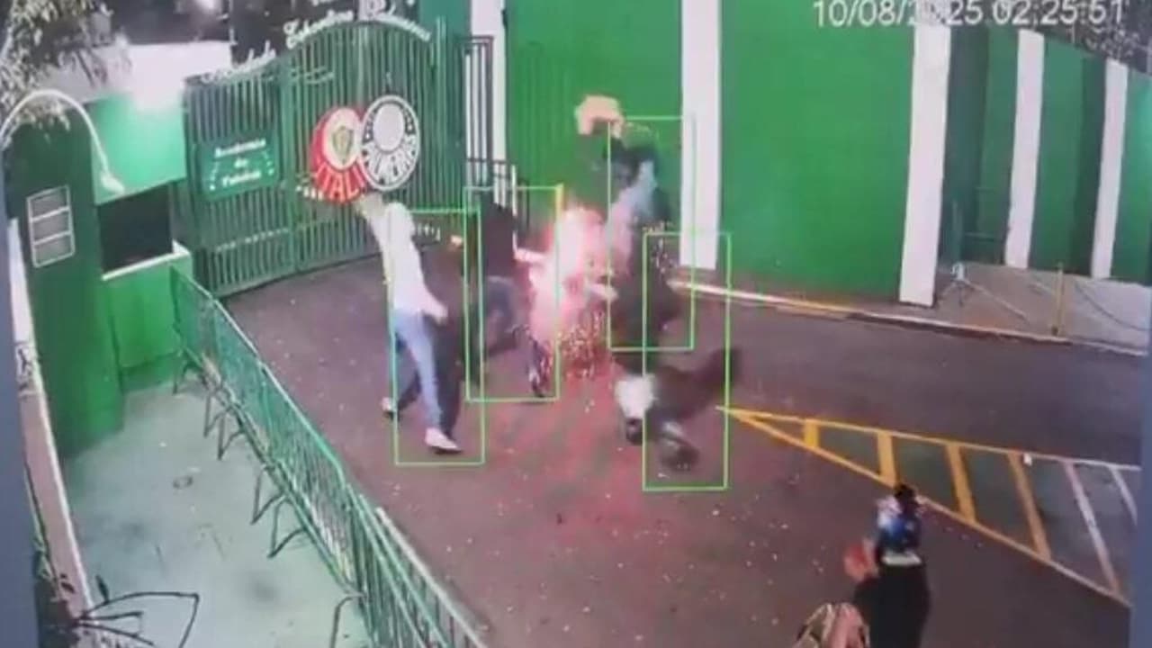 Ataque com bombas e rojões no CT do Palmeiras durante madrugada.