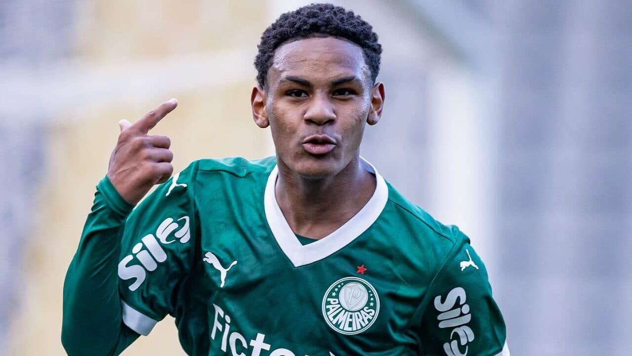 Jovem promessa do Palmeiras, agenciada pelo pai de Endrick, desperta interesse europeu.
