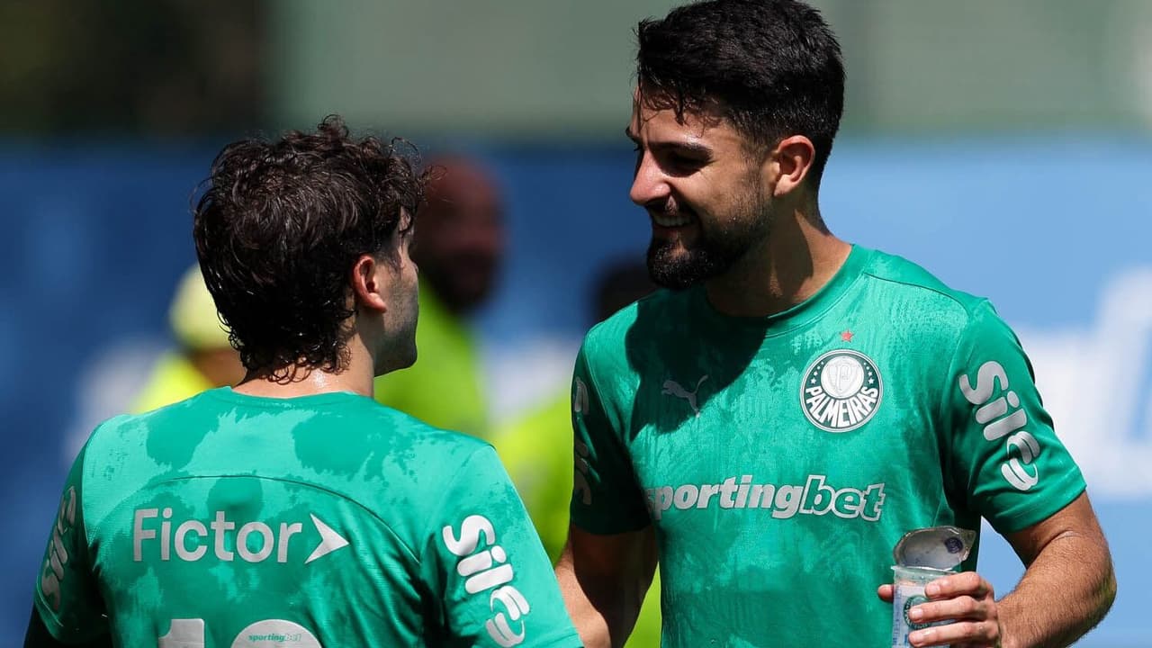 Palmeiras treina para clássico com o Corinthians com convocado e destaques da base