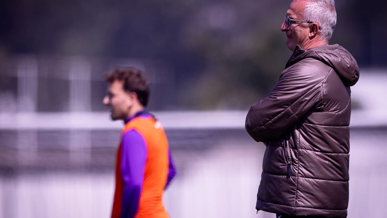 Corinthians finaliza treinos e planeja alterações para duelo contra o Palmeiras