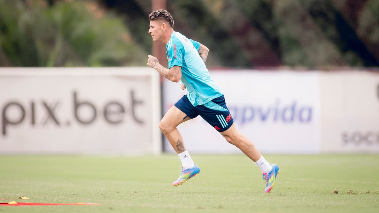 Flamengo regulariza carrascal na CBF; estreia do jogador em breve.