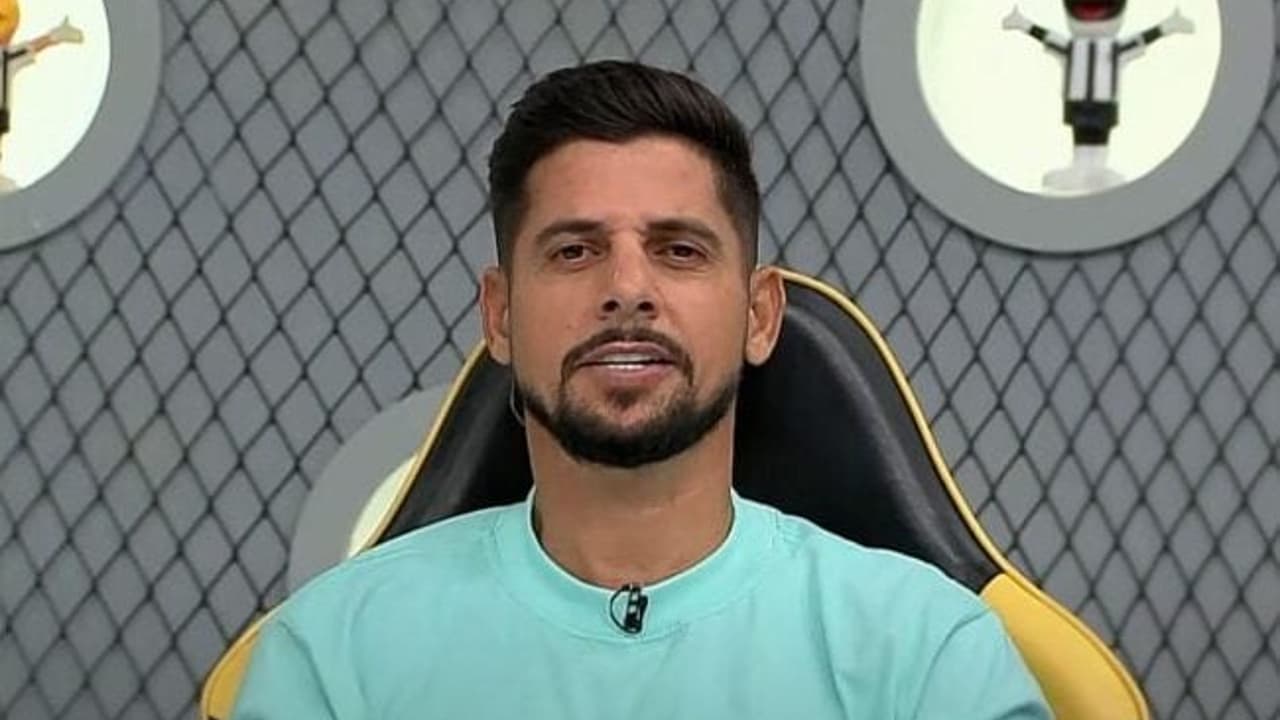 Cicinho envia mensagem aos torcedores do Palmeiras após manifestações: compreensível.