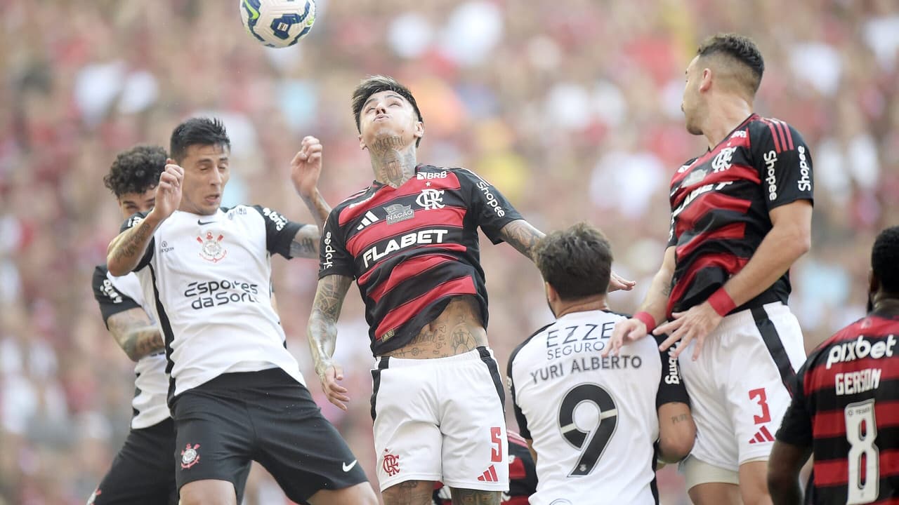 Torcida do Flamengo rejeita contratação do Corinthians: revolta entre os torcedores Rubro-Negros!