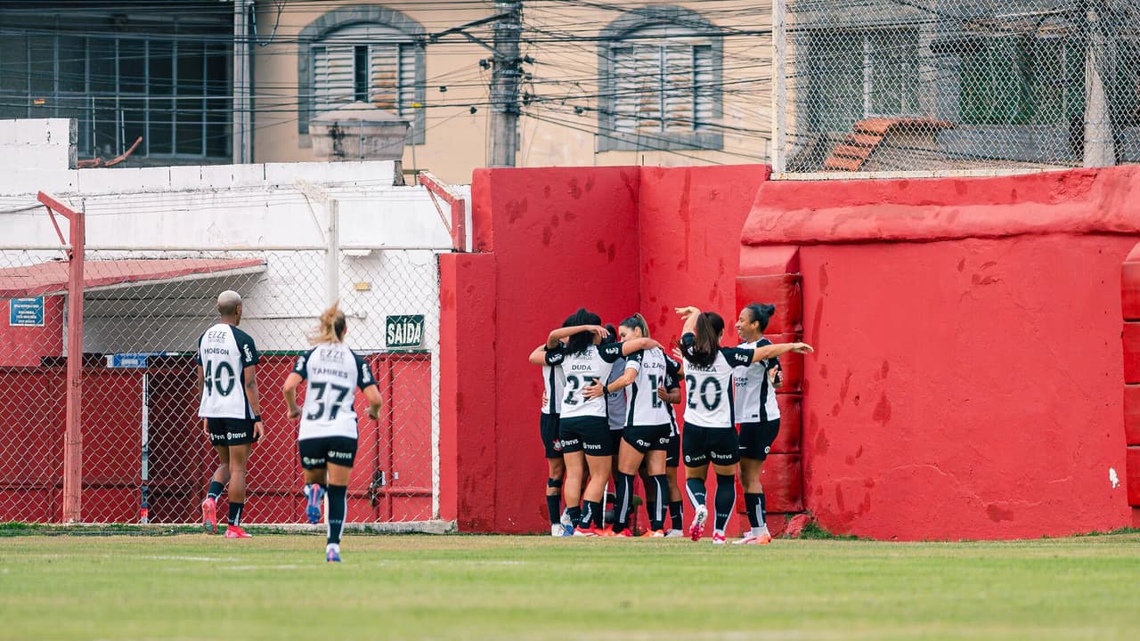 Corinthians supera Cruzeiro nos pênaltis e avança na Copa do Brasil Feminina.