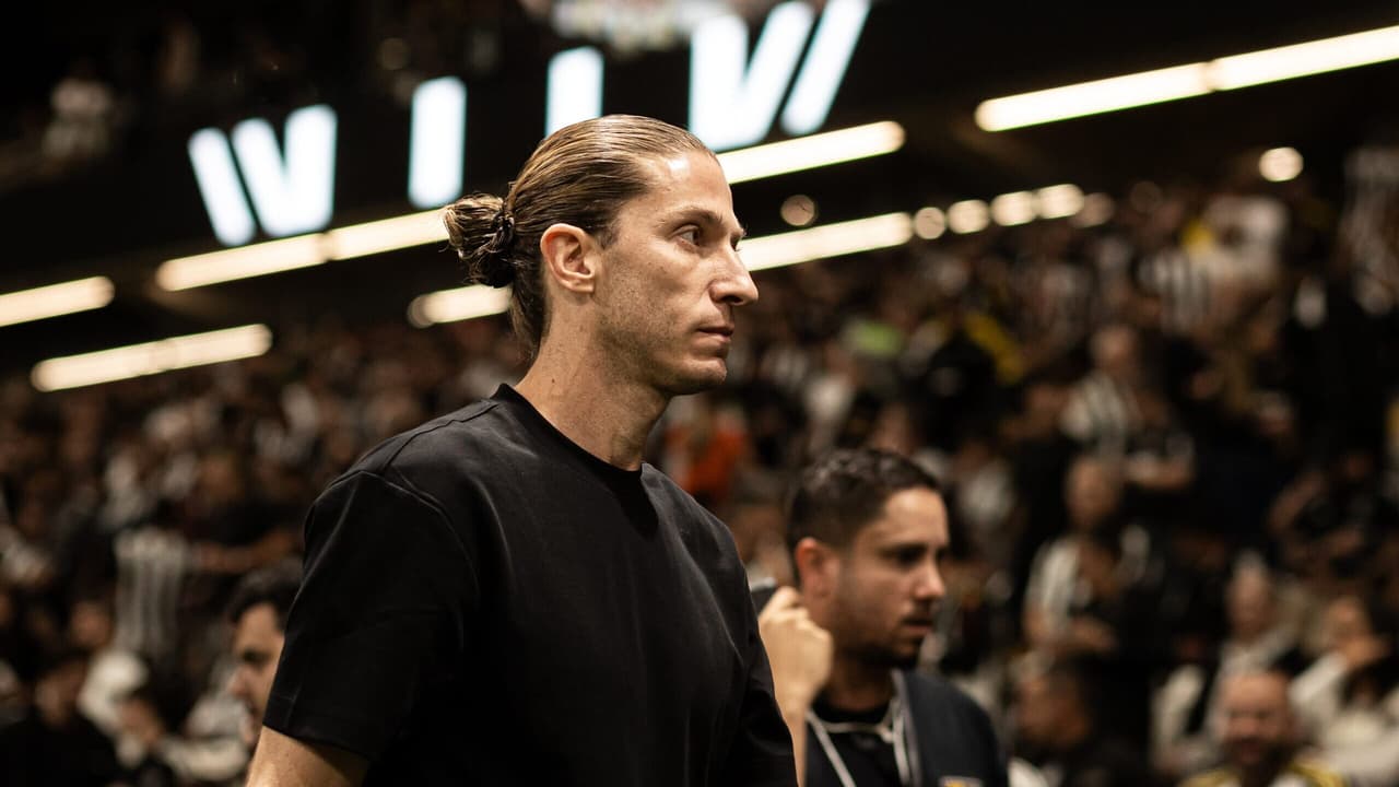 Filipe Luís defende Wallace Yan e explica escolha de batedores do Flamengo.