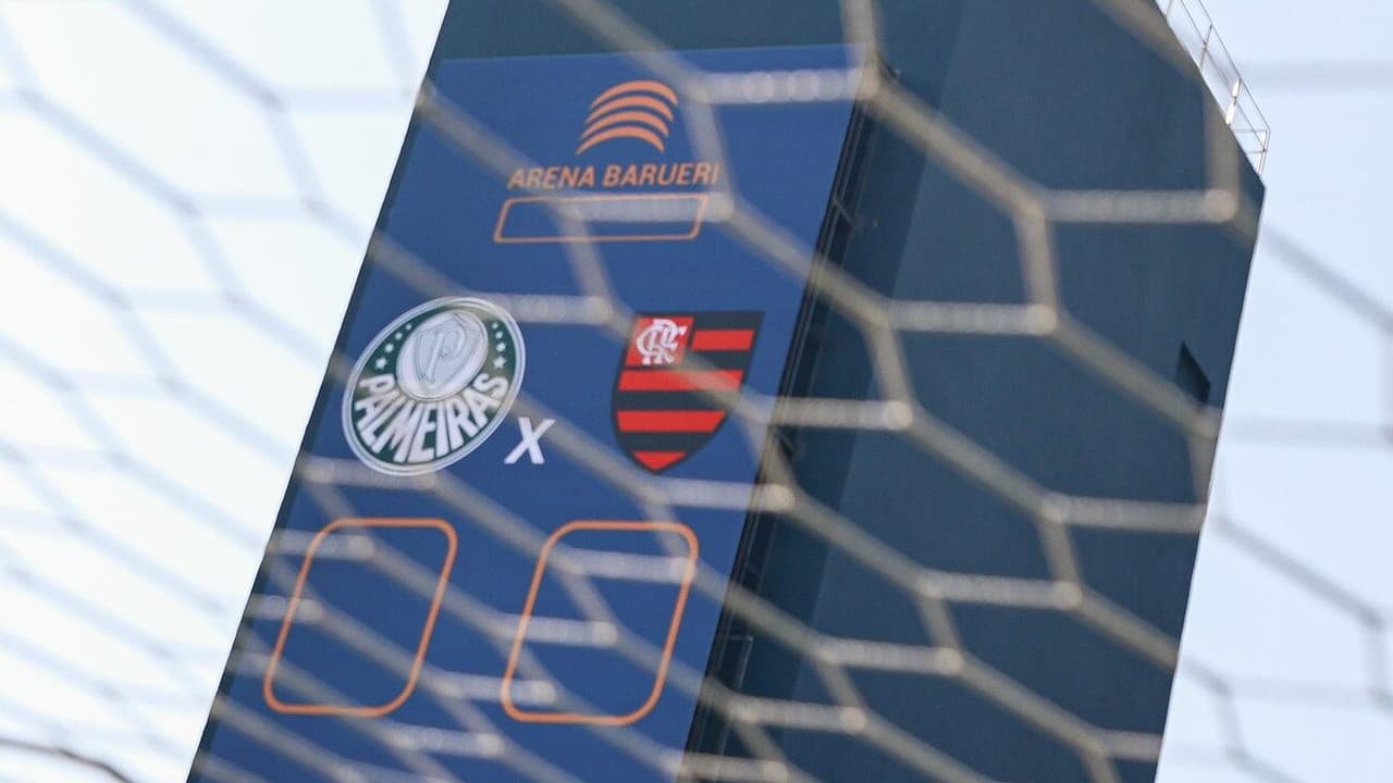 Palmeiras e Flamengo se enfrentam na Arena Barueri em jogo decisivo.