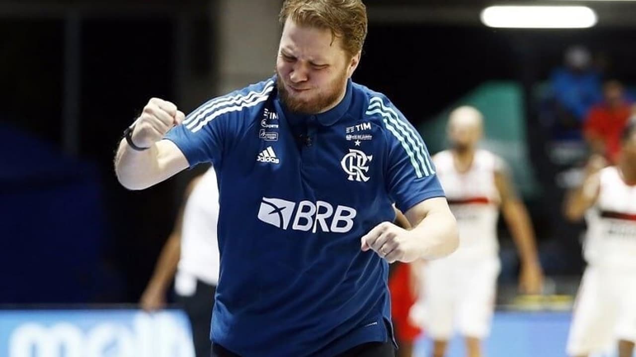 Ex-técnico do Flamengo é contratado por clube paulista para próxima temporada do NBB