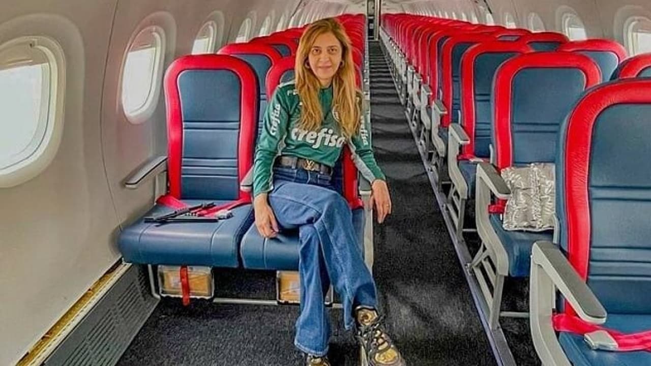 Leila Pereira empresta avião para time feminino do Palmeiras