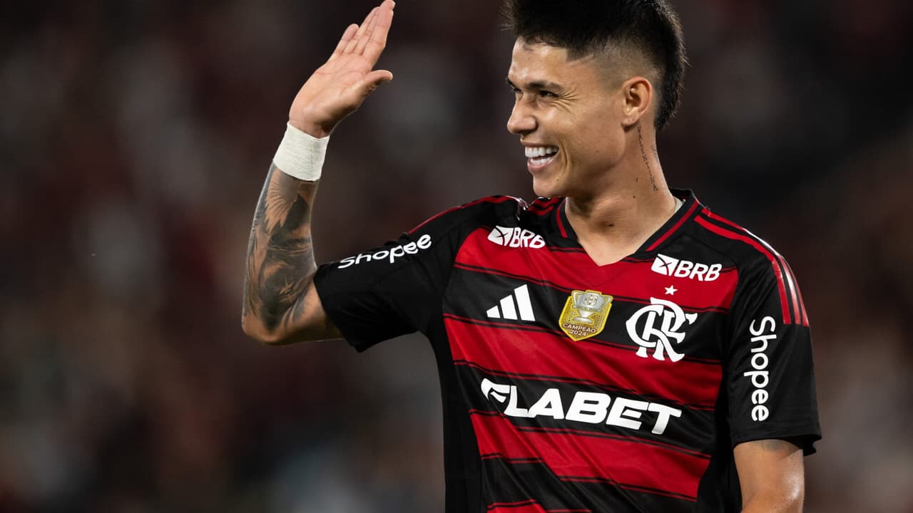 Filípe Luís poupa Luiz Araújo em partida contra o Ceará.