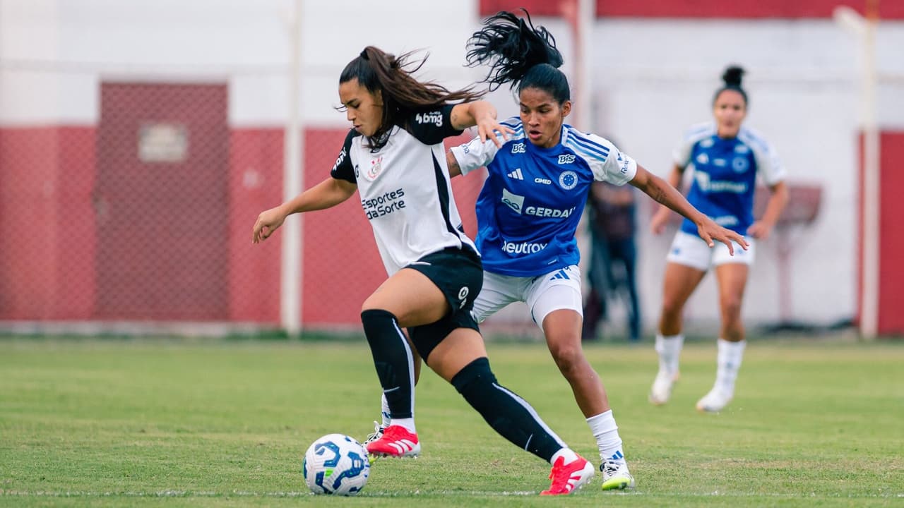 Técnico do Corinthians atualiza situação de zagueira da seleção brasileira