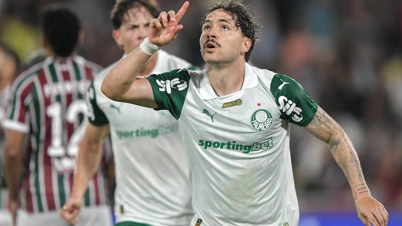 Palmeiras defende invencibilidade fora de casa com mudanças no time.