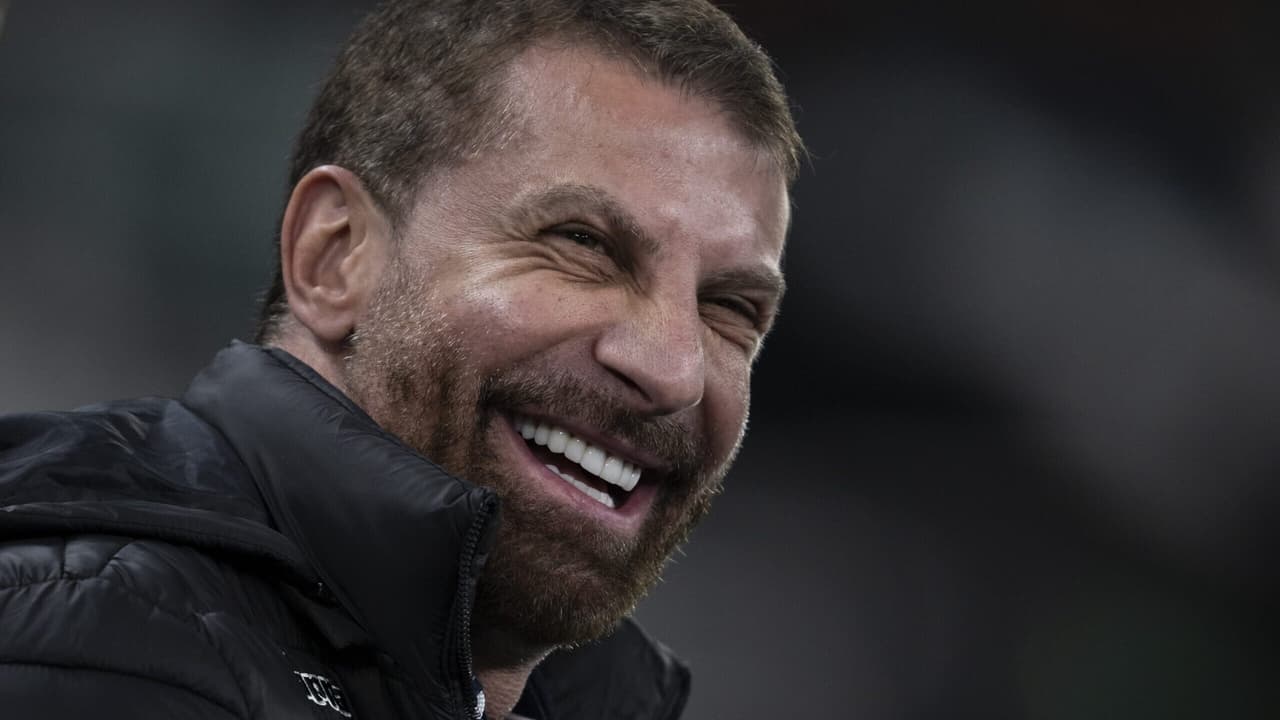 Torcedores do Flamengo criticam contratação inesperada do Vasco no futebol brasileiro